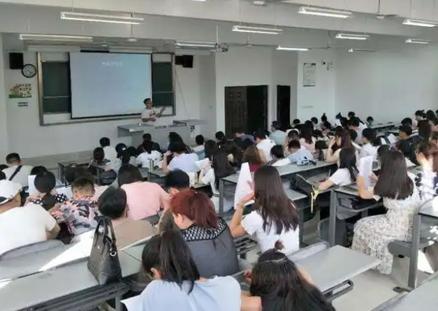 宝贵的时光用来刷题和追求高分部分学生